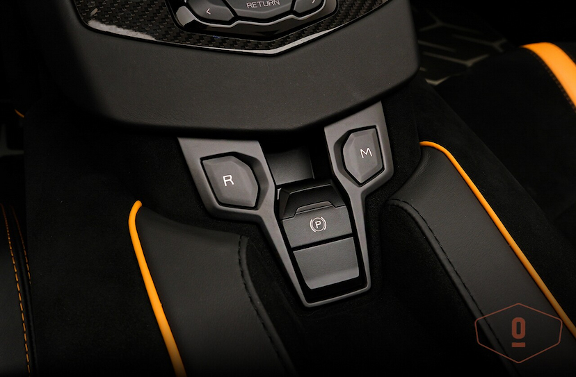 Foto do veículo LAMBORGHINI AVENTADOR SVJ ROADSTER 2020 3 KM 8.900.000,00