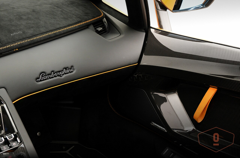 Foto do veículo LAMBORGHINI AVENTADOR SVJ ROADSTER 2020 3 KM 8.900.000,00