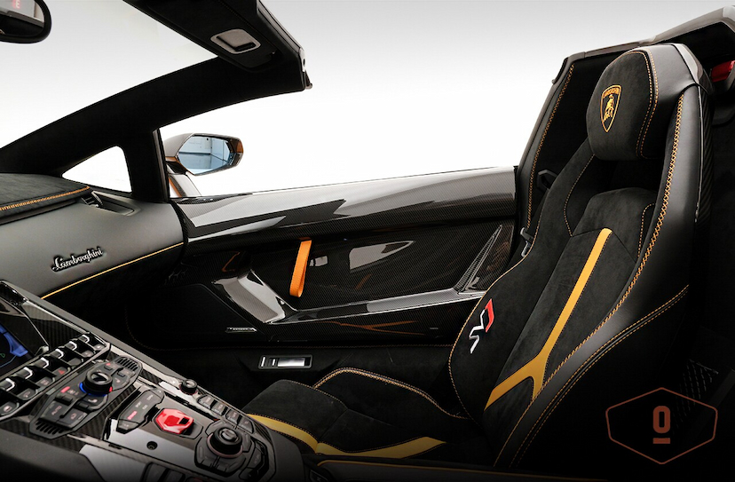 Foto do veículo LAMBORGHINI AVENTADOR SVJ ROADSTER 2020 3 KM 8.900.000,00