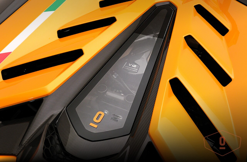 Foto do veículo LAMBORGHINI AVENTADOR SVJ ROADSTER 2020 3 KM 8.900.000,00