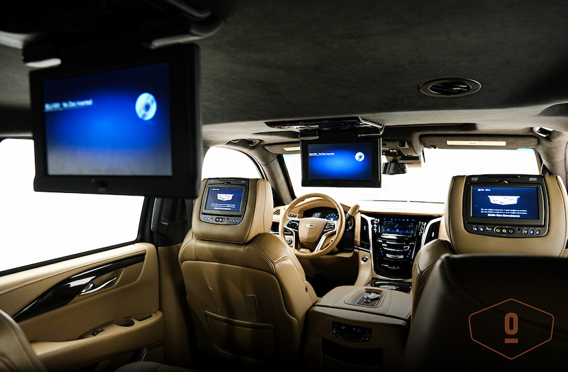 Foto do veículo CADILLAC ESCALADE ESV 4X4 PLATINUM 7L 2018 31 KM 870.000,00