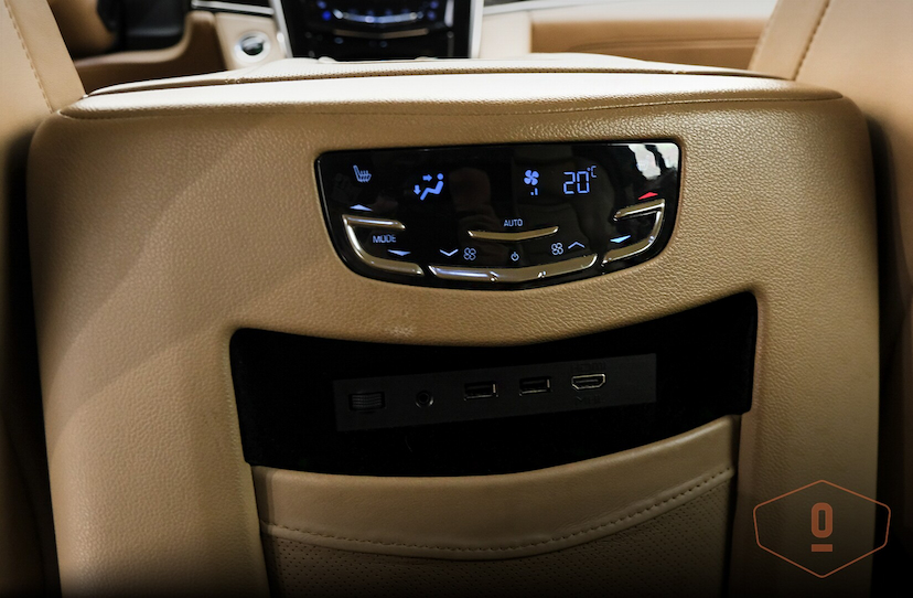 Foto do veículo CADILLAC ESCALADE ESV 4X4 PLATINUM 7L 2018 31 KM 870.000,00