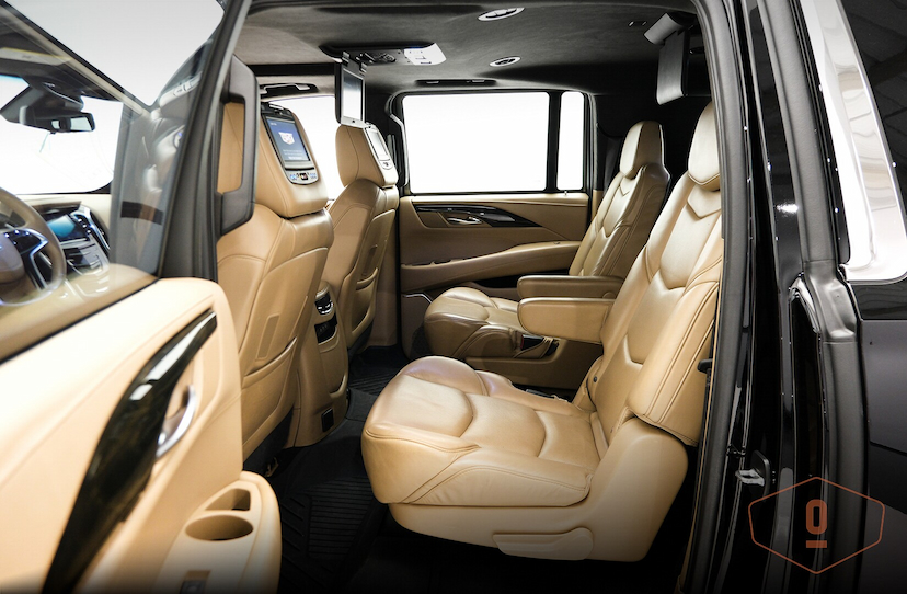 Foto do veículo CADILLAC ESCALADE ESV 4X4 PLATINUM 7L 2018 31 KM 870.000,00