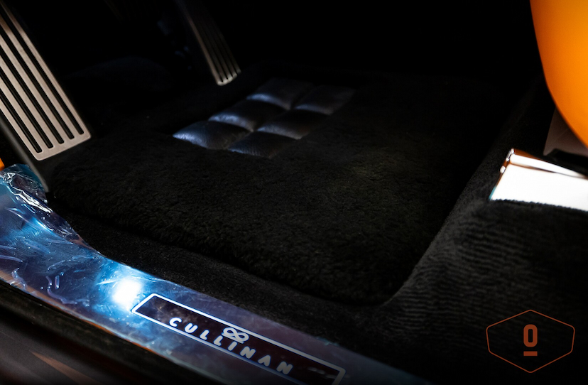 Foto do veículo ROLLS-ROYCE CULLINAN BLACK BADGE 2023 1 KM 7.200.000,00