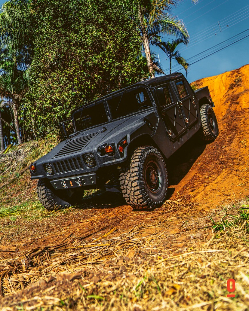 Foto do veículo HUMMER H1   1987 126.494 KM 650.000,00
