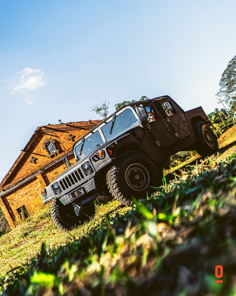 Foto do veículo HUMMER H1   1987 126.494 KM 650.000,00