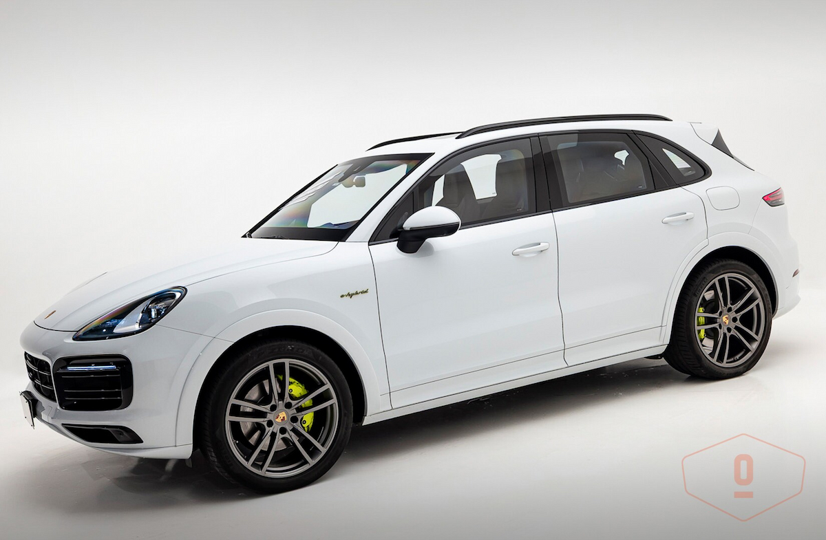 Foto do veículo PORSCHE CAYENNE E-HYBRID PLATINUM EDITION 2023/2023 24.318 KM R$ 690.000,00