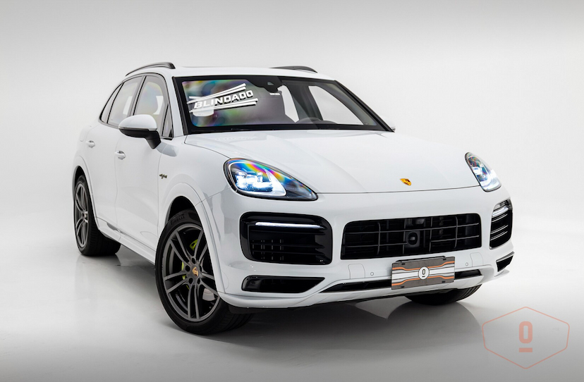 Foto do veículo PORSCHE CAYENNE E-HYBRID PLATINUM EDITION 2023 24.318 KM 690.000,00
