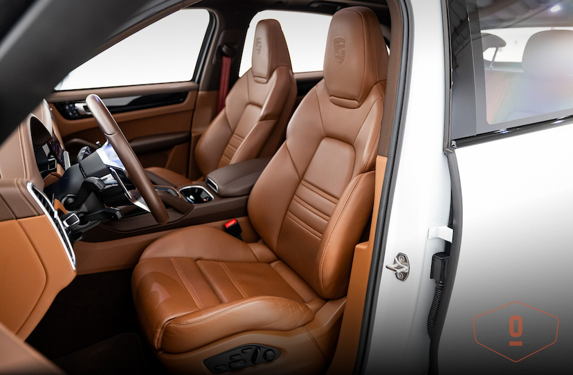 Foto do veículo PORSCHE CAYENNE E-HYBRID PLATINUM EDITION 2023 24.318 KM 690.000,00