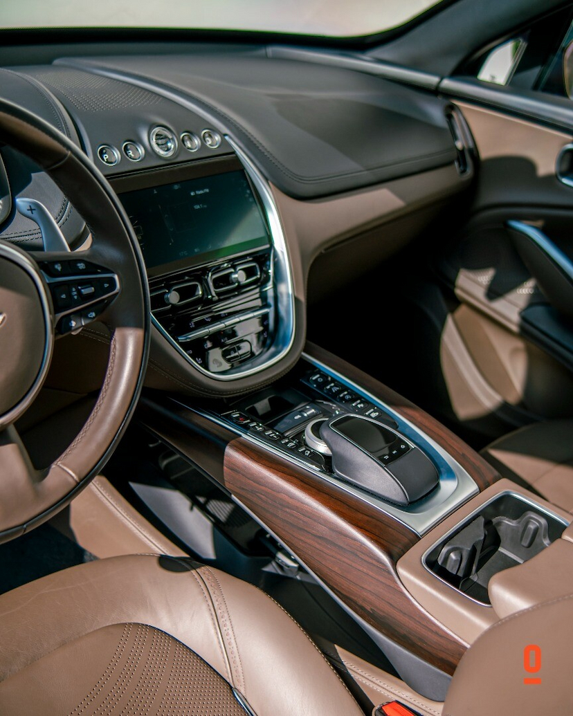 Foto do veículo ASTON MARTIN DBX   2022 3.514 KM 1.990.000,00