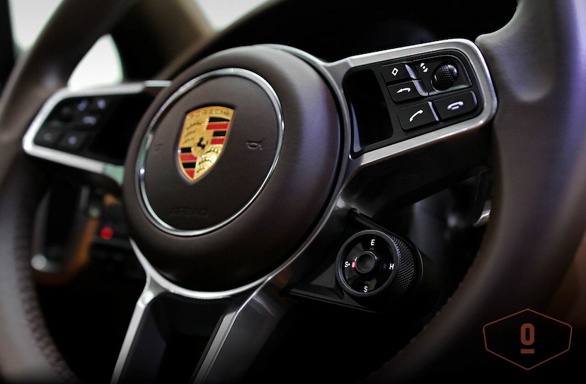 Foto do veículo PORSCHE CAYENNE E-HYBRID PLATINUM EDITION 2023 24.442 KM 630.000,00