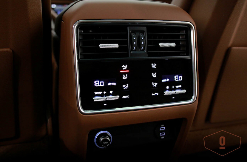 Foto do veículo PORSCHE CAYENNE E-HYBRID PLATINUM EDITION 2023 24.442 KM 630.000,00
