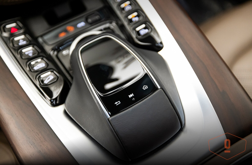 Foto do veículo ASTON MARTIN DBX   2022 3.514 KM 1.990.000,00