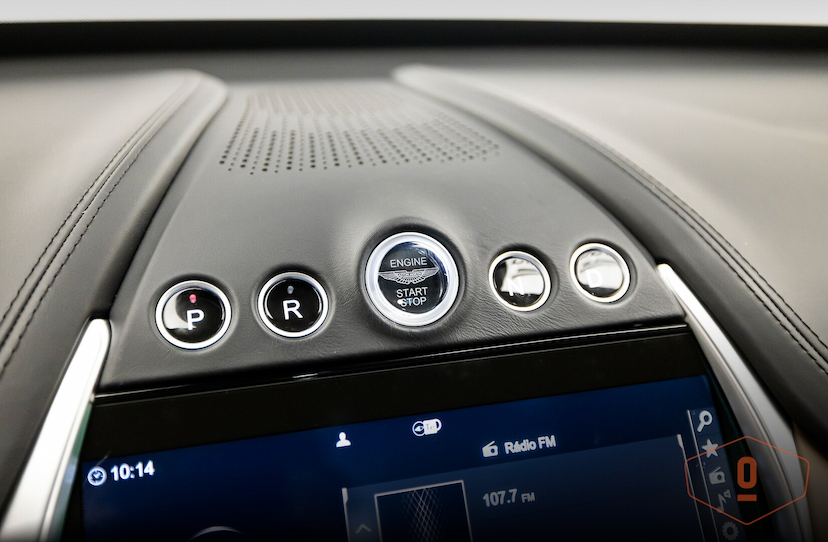 Foto do veículo ASTON MARTIN DBX   2022 3.514 KM 1.990.000,00
