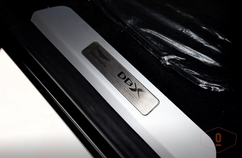 Foto do veículo ASTON MARTIN DBX   2022 3.514 KM 1.990.000,00