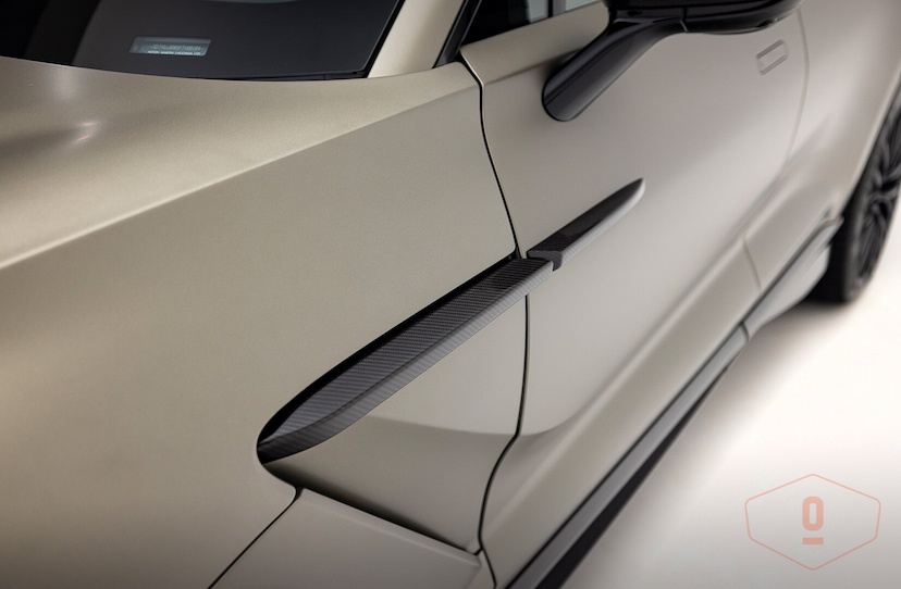 Foto do veículo ASTON MARTIN DBX707   2023 3.025 KM 2.390.000,00