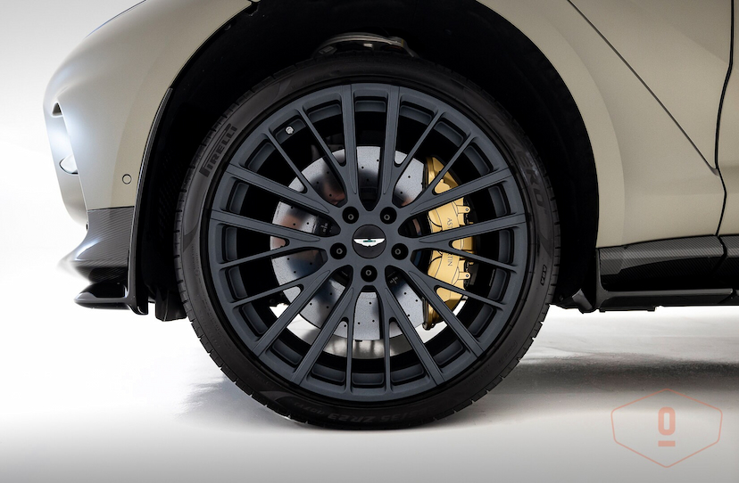 Foto do veículo ASTON MARTIN DBX707   2023 3.025 KM 2.390.000,00