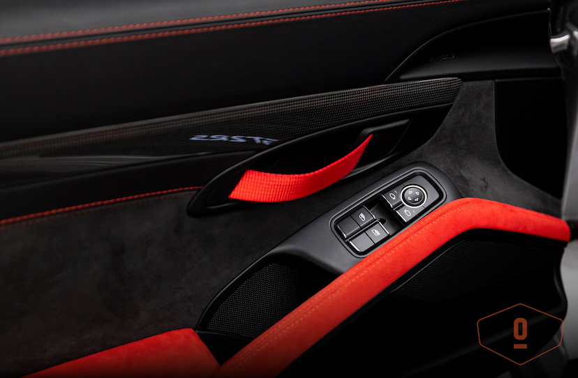 Foto do veículo PORSCHE 911 GT2 RS 2018 15.936 KM 3.900.000,00