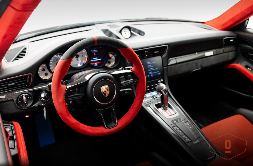 Foto do veículo PORSCHE 911 GT2 RS 2018 15 KM 3.900.000,00