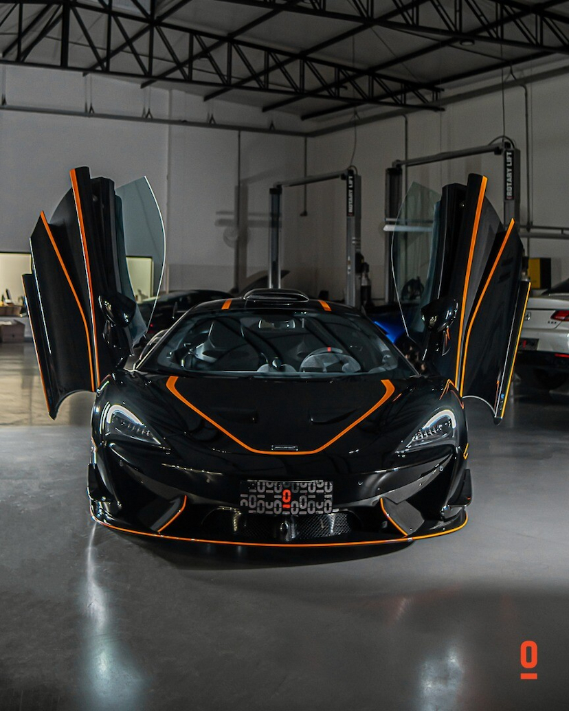Foto do veículo MCLAREN 620R   2020 609 KM 3.390.000,00