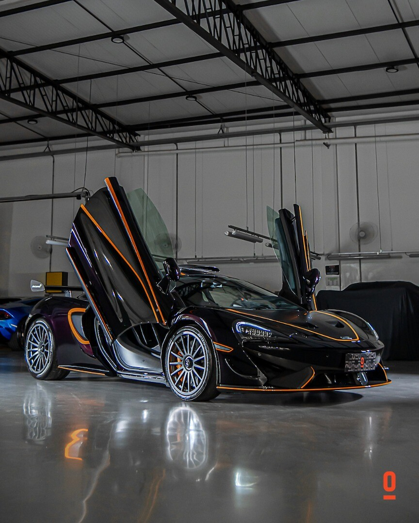 Foto do veículo MCLAREN 620R   2020 609 KM 3.390.000,00