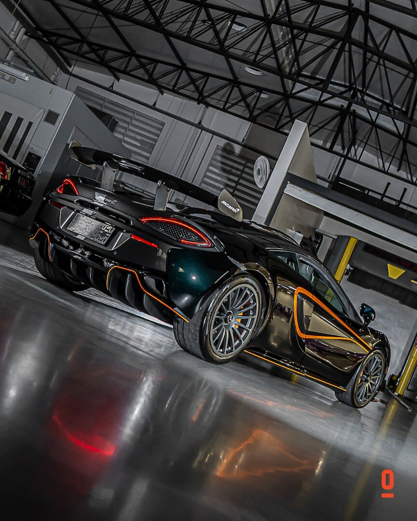Foto do veículo MCLAREN 620R   2020 609 KM 3.390.000,00