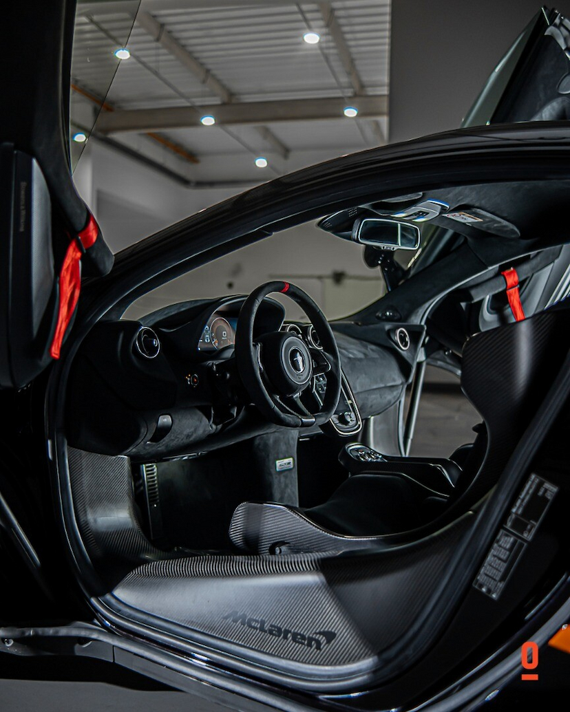 Foto do veículo MCLAREN 620R   2020 609 KM 3.390.000,00