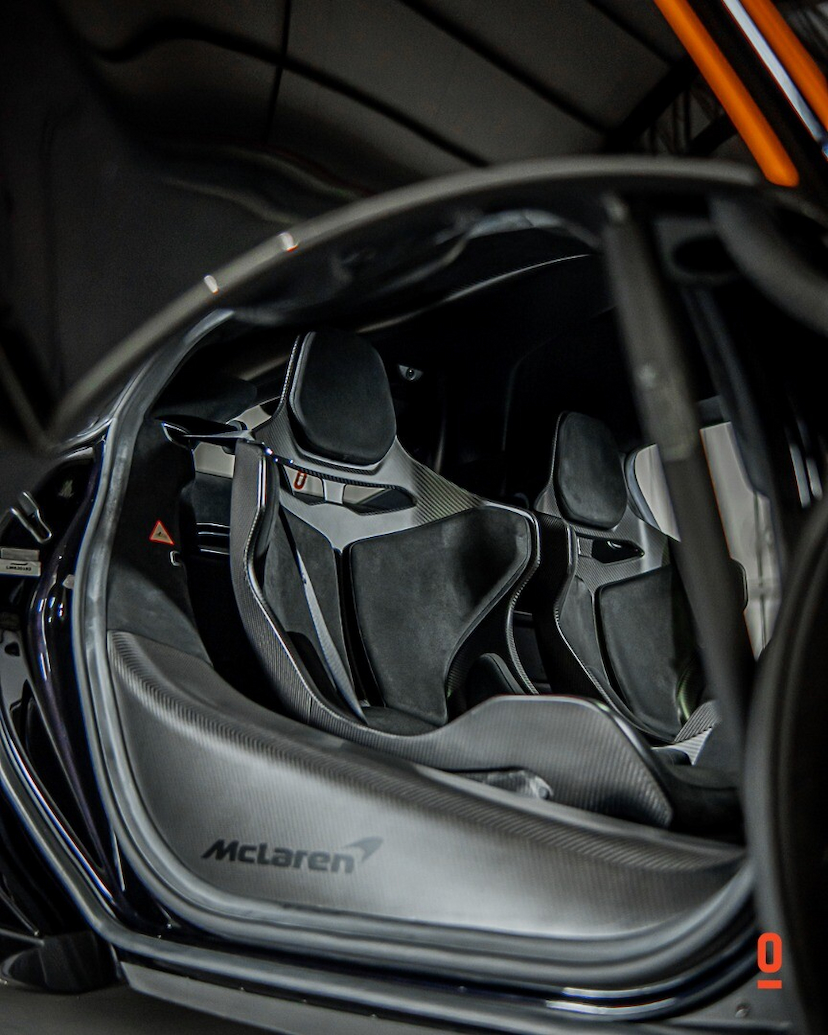 Foto do veículo MCLAREN 620R   2020 609 KM 3.390.000,00
