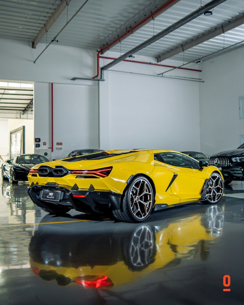 Foto do veículo LAMBORGHINI REVUELTO   2024 592 KM 7.600.000,00
