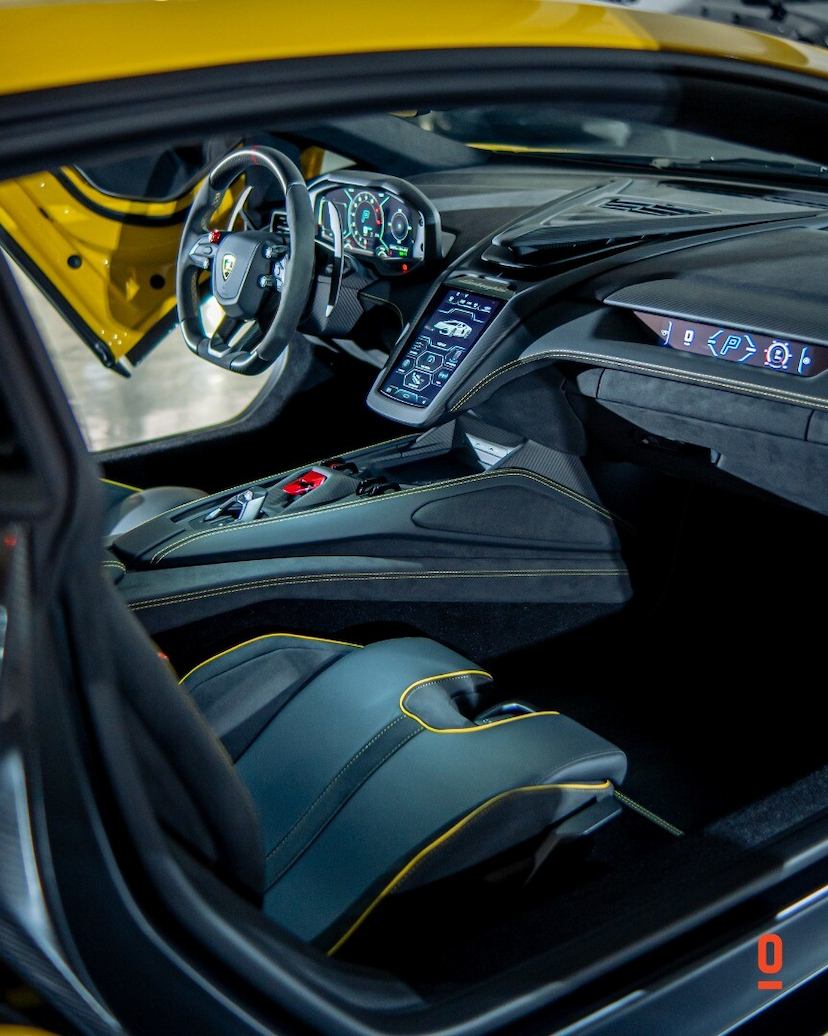 Foto do veículo LAMBORGHINI REVUELTO   2024 592 KM 7.600.000,00