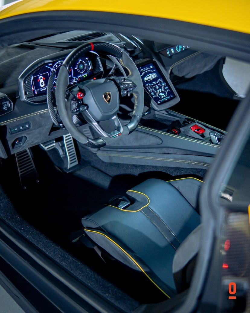 Foto do veículo LAMBORGHINI REVUELTO   2024 592 KM 7.600.000,00