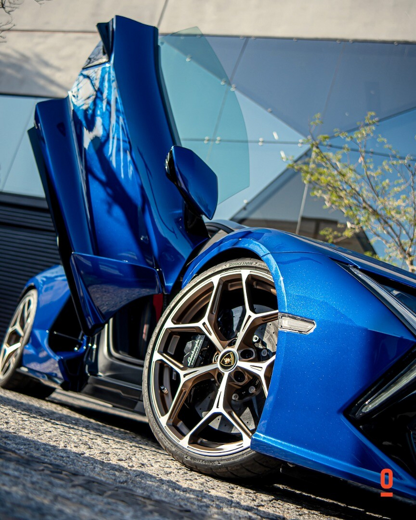 Foto do veículo LAMBORGHINI REVUELTO   2024 1.069 KM 7.900.000,00