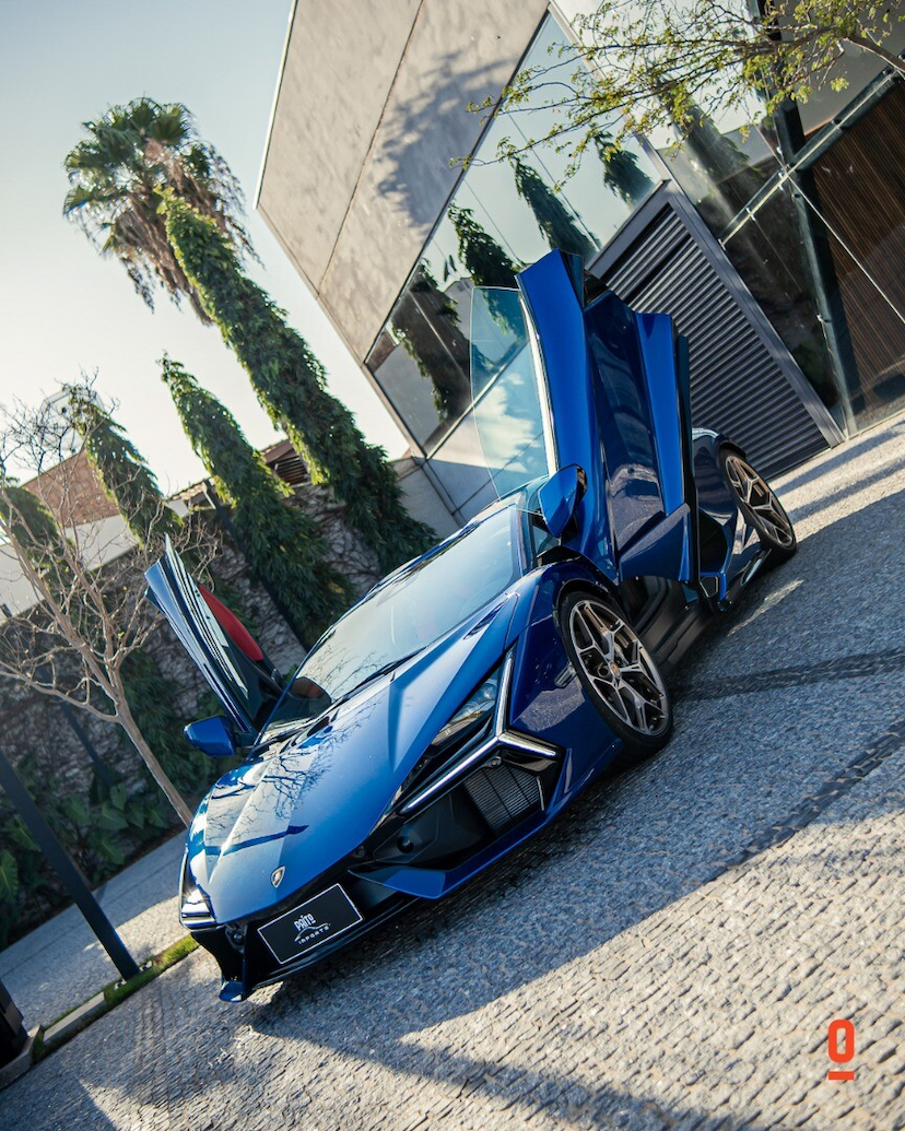 Foto do veículo LAMBORGHINI REVUELTO   2024 1.069 KM 7.900.000,00