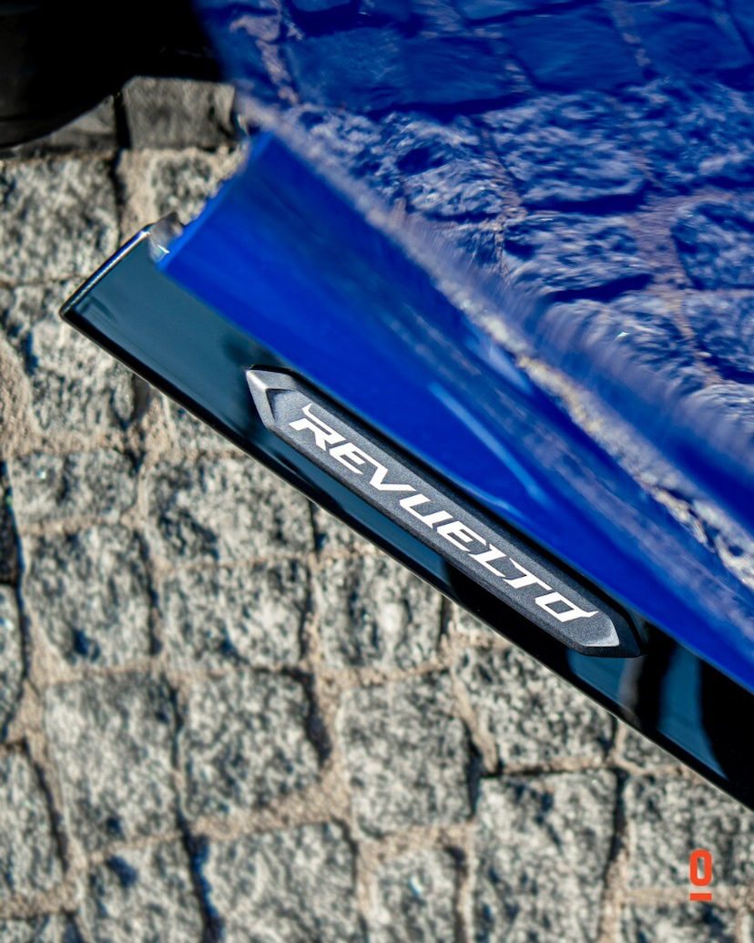 Foto do veículo LAMBORGHINI REVUELTO   2024 1.069 KM 7.900.000,00
