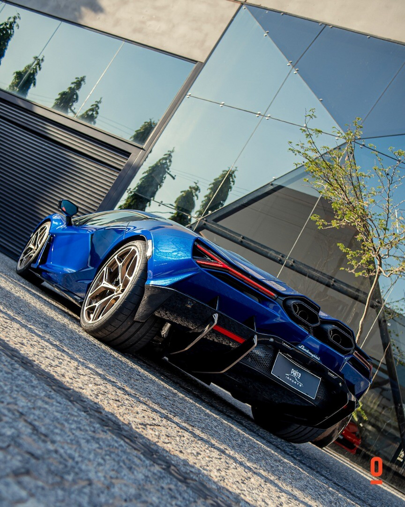 Foto do veículo LAMBORGHINI REVUELTO   2024 1.069 KM 7.900.000,00