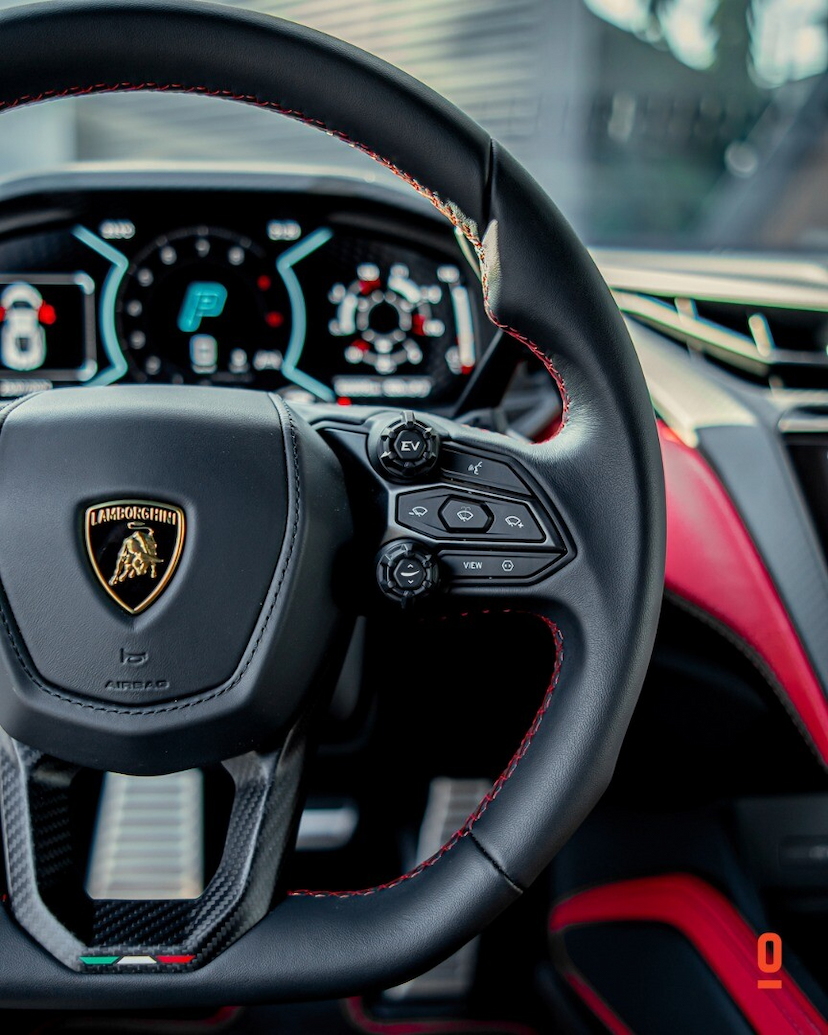 Foto do veículo LAMBORGHINI REVUELTO   2024 1.069 KM 7.900.000,00