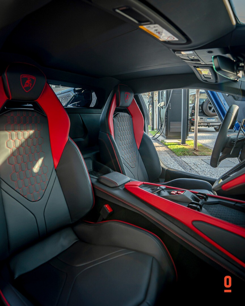 Foto do veículo LAMBORGHINI REVUELTO   2024 1.069 KM 7.900.000,00