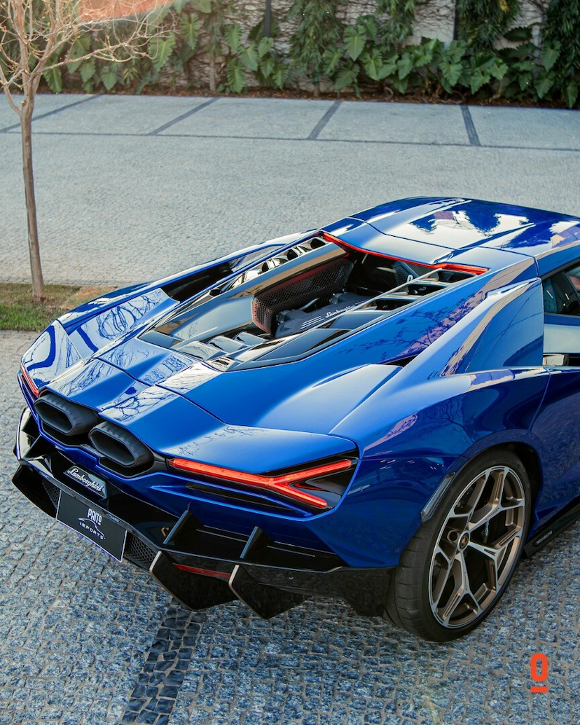 Foto do veículo LAMBORGHINI REVUELTO   2024 1.069 KM 7.900.000,00