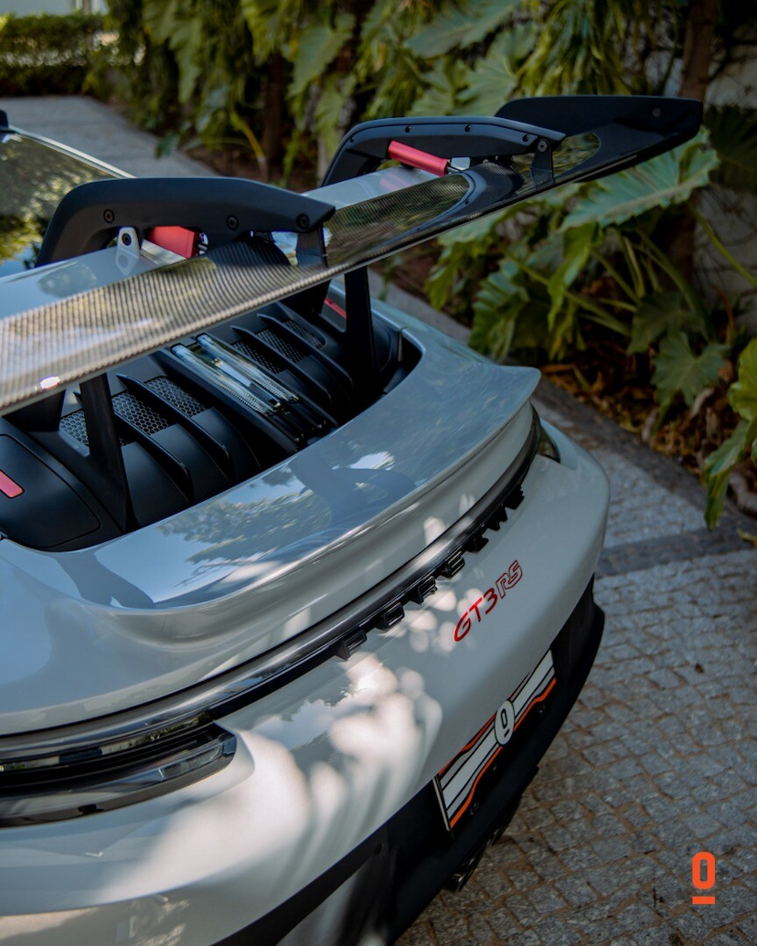 Foto do veículo PORSCHE 911 GT3 RS 2023 5.445 KM 3.100.000,00