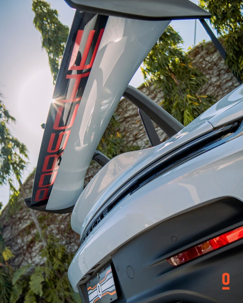 Foto do veículo PORSCHE 911 GT3 RS 2023 5.445 KM 3.100.000,00