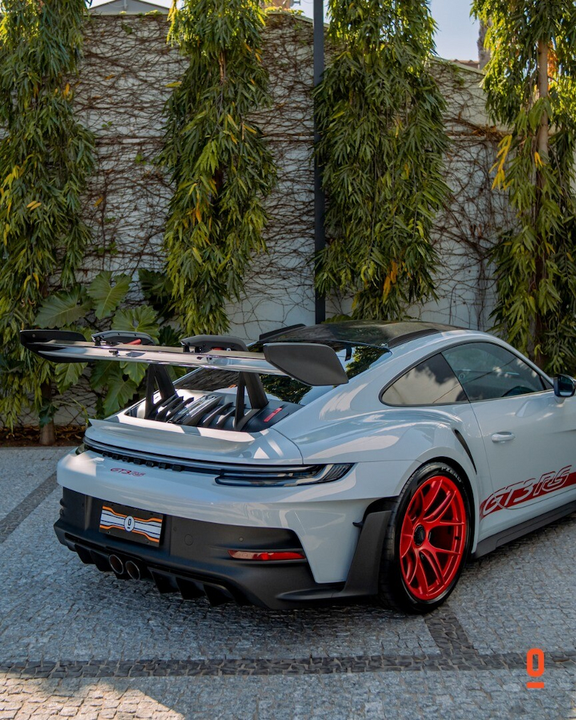 Foto do veículo PORSCHE 911 GT3 RS 2023 5.445 KM 3.100.000,00