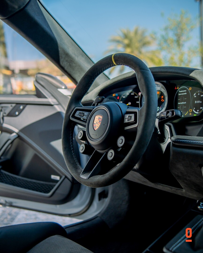 Foto do veículo PORSCHE 911 GT3 RS 2023 5.445 KM 3.100.000,00