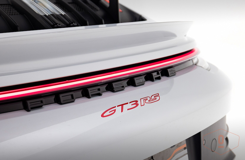 Foto do veículo PORSCHE 911 GT3 RS 2023 5.445 KM 3.100.000,00