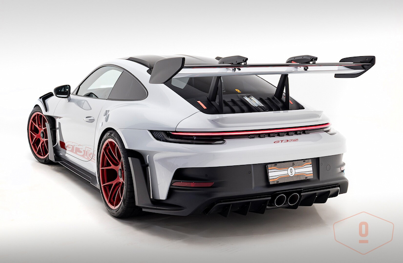 Foto do veículo PORSCHE 911 GT3 RS 2023 5.445 KM 3.100.000,00