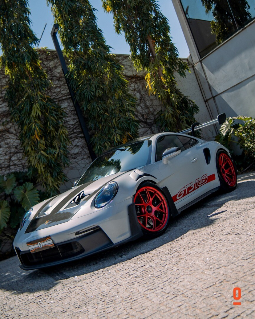 Foto do veículo PORSCHE 911 GT3 RS 2023 5.445 KM 3.100.000,00