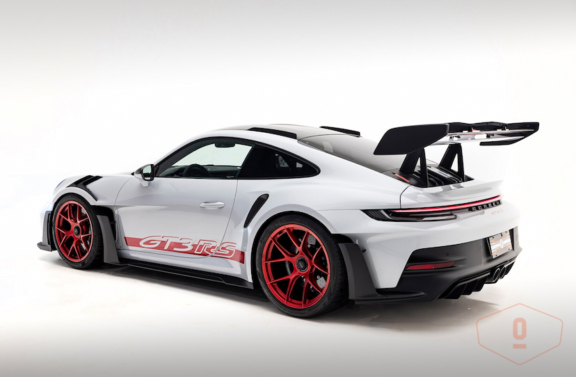 Foto do veículo PORSCHE 911 GT3 RS 2023 5.445 KM 3.100.000,00