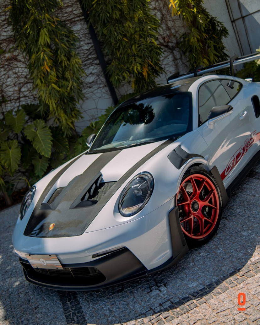 Foto do veículo PORSCHE 911 GT3 RS 2023 5.445 KM 3.100.000,00