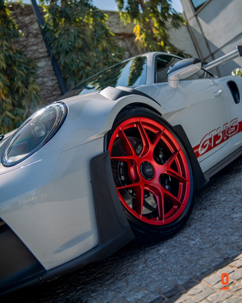 Foto do veículo PORSCHE 911 GT3 RS 2023 5.445 KM 3.100.000,00
