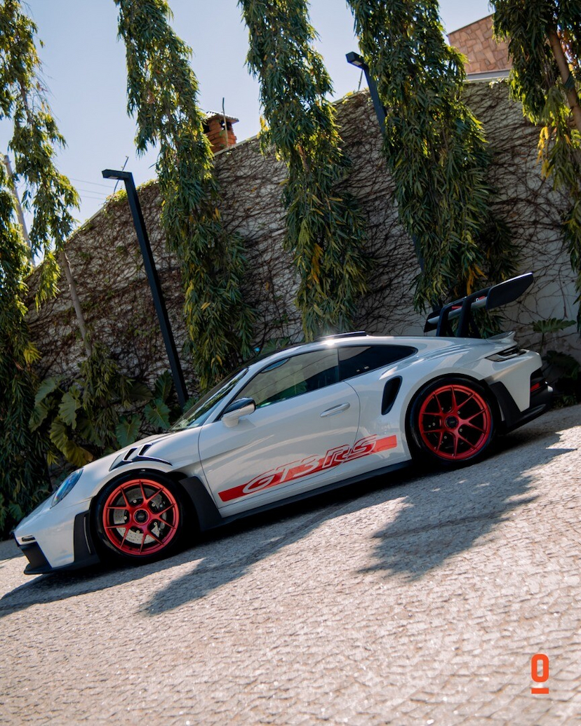 Foto do veículo PORSCHE 911 GT3 RS 2023 5.445 KM 3.100.000,00
