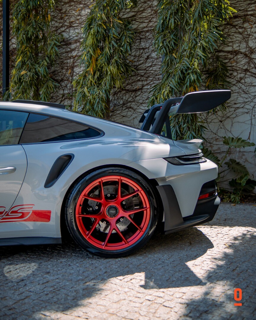 Foto do veículo PORSCHE 911 GT3 RS 2023 5.445 KM 3.100.000,00